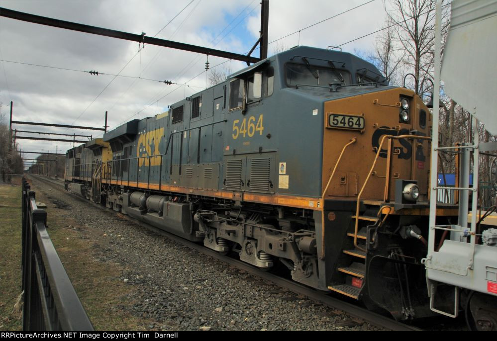 CSX 5464 on Q403